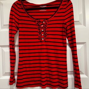 Old Navy fitted ruffle Henley w/ wide scoop neck - size S